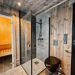Semesterbostad Modern Mountain - Sauna - 5 Bedrooms - Sleeps For 10 *